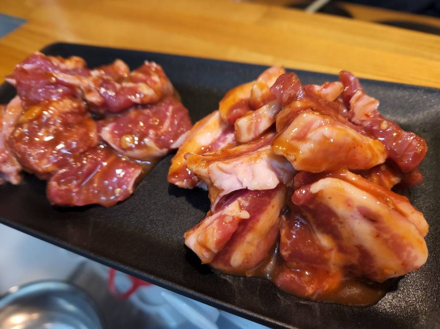 豚タン・ガツ・ホルモンの盛り合わせ